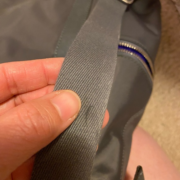 💕 Gently Loved Henri Bendel Jetsetter Convertible Bag in Gray ✨ - Picture 13 of 15